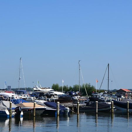 6 Persoons Bungalow Met Omheining Van De Tuin Vlakbij Walibi Villa Biddinghuizen Kültér fotó